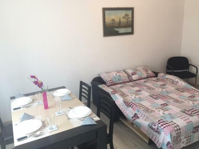 Garsoniera Simo Apartment Orsova Luaran gambar
